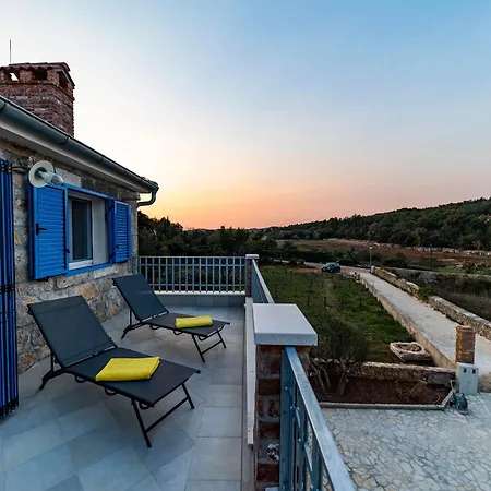Maza Villa